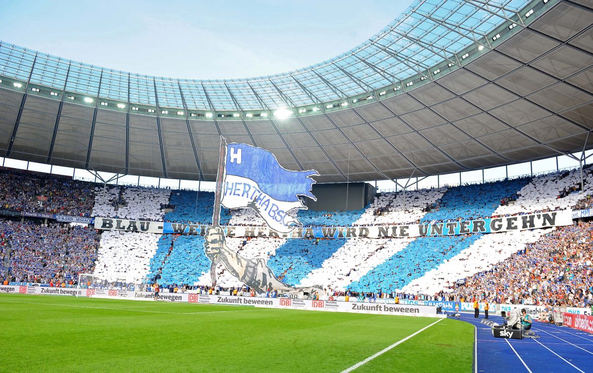 Os torcedores do Hertha Berlin costumam lotar o estádio Olímpico, isso mostra o porque do excelente desempenho do time em casa.