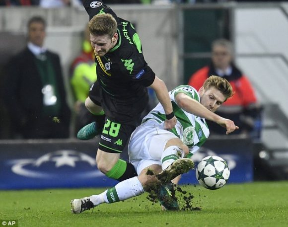 O Borussia Monchengladbach lutou intensamente, mas o empate por 1 a 1 persistiu no placar diante do Celtic.
