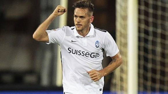 O zagueiro Rafael Toloi (ex-São Paulo) é o único atleta brasileiro no elenco da Atalanta.