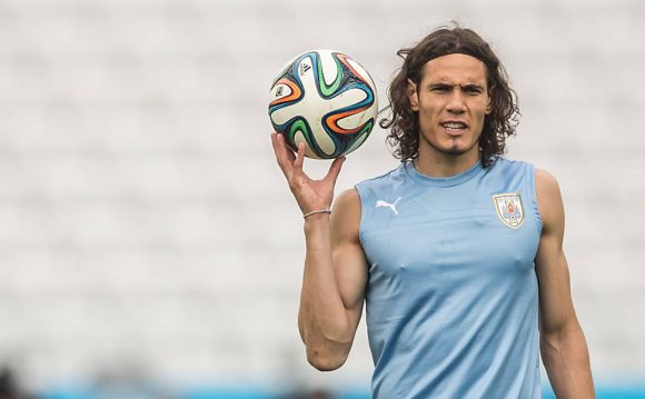 A presença de Edinson Cavani no ataque uruguaio ainda é uma incógnita. No último treino antes da partida frente ao Chile, ele foi substituído por Cristhian Stuani.