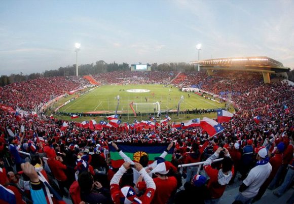 Este será o cenário que o Uruguai encontrará em Santiago. O estádio Nacional completamente lotado.