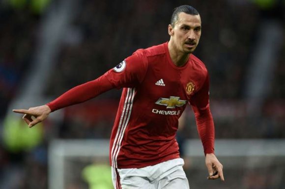 O atacante Zlatan Ibrahimovic tem 13 gols na Premier League, um a menos que os artilheiros Alexis Sánchez (Arsenal) e Diego Costa (Chelsea) com 14 gols cada um.