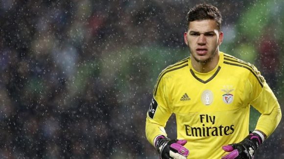O goleiro brasileiro Ederson Moraes estará em campo, lembrando que ele foi convocado pelo técnico Tite para os próximos compromissos da seleção brasileira pelas Eliminatórias da Copa da Rússia em 2018.