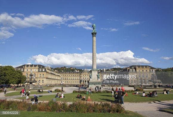 Palácio Novo, serviu de residência aos Reis de Württemberg, fica situado no centro (baixa) da cidade de Estugarda (Alemanha) Estilo barroco, a sua construção começou no ano 1746 /1807. Foi bastante bombardeado pelos aliados na segunda grande guerra, mas depois fielmente reconstruído... Nos dias de hoje funcionam lá os ministérios das Finanças e Educação...