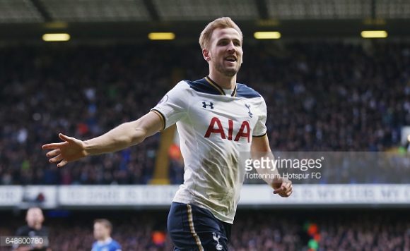 o atacante Harry Kane enfrentará pela primeira vez seu ex-clube, o Millwall, pelo qual atuou por empréstimo no ano de 2012. No The Den, o artilheiro marcou 9 gols em 27 partidas disputadas. 