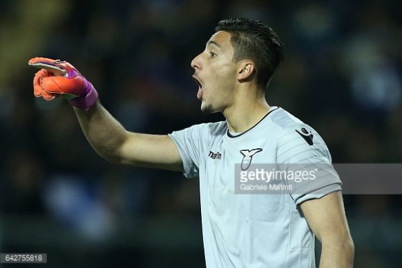 O albanês Thomas Strakosha (foto) substituirá o goleiro titular Federico Marchetti nas balizas da Lazio. 