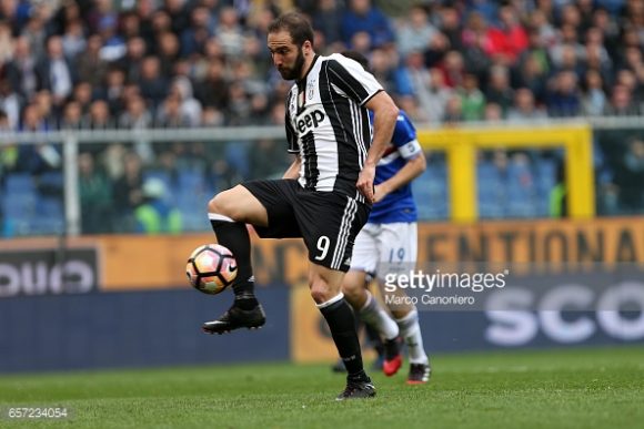 Gonzalo Higuaín, a maior contratação da história do futebol italiano, não decepcionou com a camisa da Juventus, e já balançou as redes adversárias 19 vezes até aqui pelo Calcio.