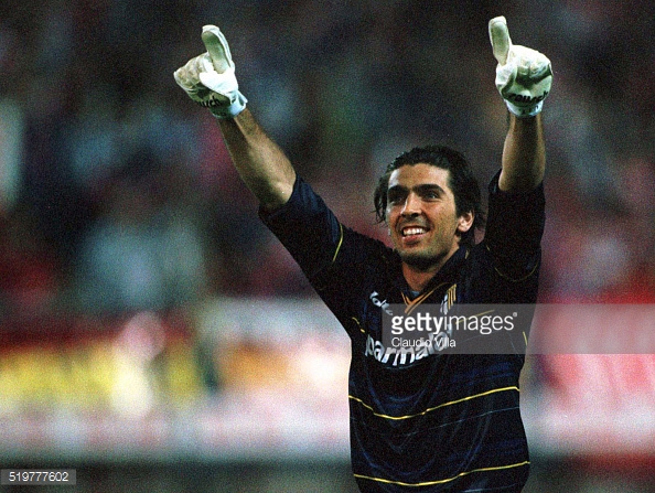 Buffon estreou profissionalmente pelo Parma em 1995, aonde permaneceu até 2001, realizando 226 partidas pelo time.