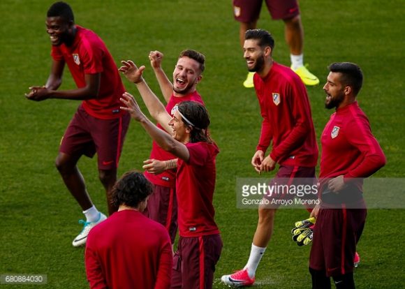 Apesar da situação que se encontram, o clima de descontração tomou conta dos jogadores do Atlético Madrid no último treino antes do clássico contra o Real Madrid. 