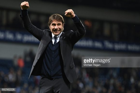 O treinador Antonio Conte é o quinto treinador na história, a conquistar o título da Premier League logo em sua primeira temporada.