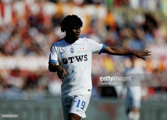 Apesar do forte interesse da Roma e do Chelsea por seu futebol, o volante Franck Kessié defenderá as cores do Milan na próxima temporada.