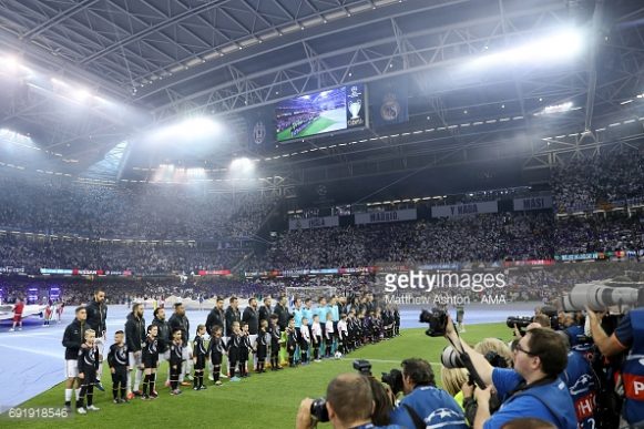 Torcedores de Juventus e Real Madrid invadiram o Millennium Stadium, em Cardiff.