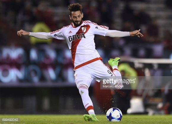 O chileno Marcelo Larrondo será o substituto de Sebastian Driussi na partida diante do Colón.