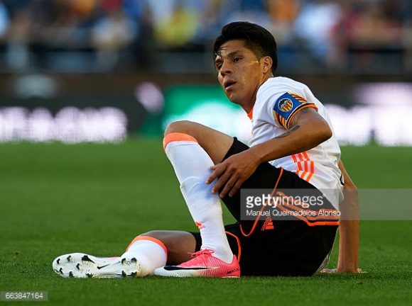 Capitão do Valencia na temporada passada, o volante Enzo Pérez aceitou o desafio de voltar ao futebol argentino. 