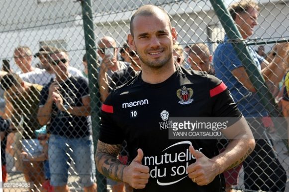 Wesley Sneijder já realizou seu primeiro treino com a camisa do Nice. A esperança é que o meia holandês esteja em campo no embate frente o Napoli, pela Champions League.