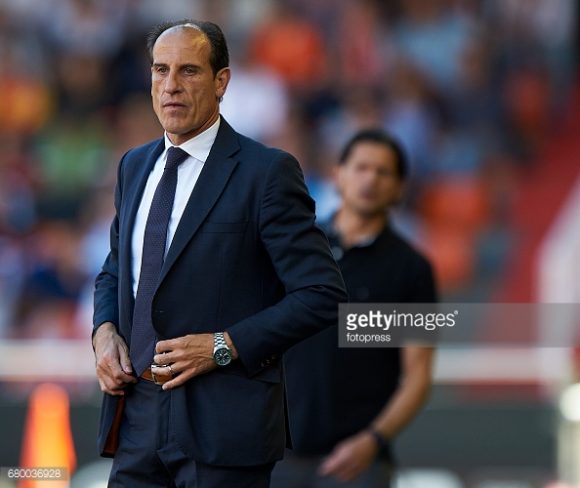 Após a inesperada saída de Cesare Prandelli do comando técnico do Valencia, o treinador interino Salvador "Voro" Gonzalez, dirigiu os Ches até o final da temporada. 