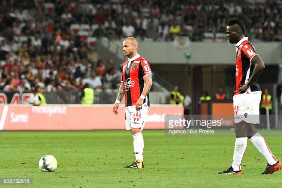Wesley Sneijder and Mario Balotelli of Nice during the Ligue 1 match between OGC Nice and EA Guingamp at Allianz Riviera on August 19, 2017 in Nice, . (Photo by Pascal Della Zuana/Icon Sport)