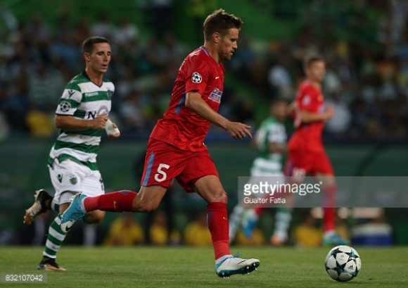 Expulso na partida de ida, o volante