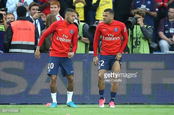 A dupla Neymar e Daniel Alves, estarão novamente em ação na tarde desta sexta-feira.