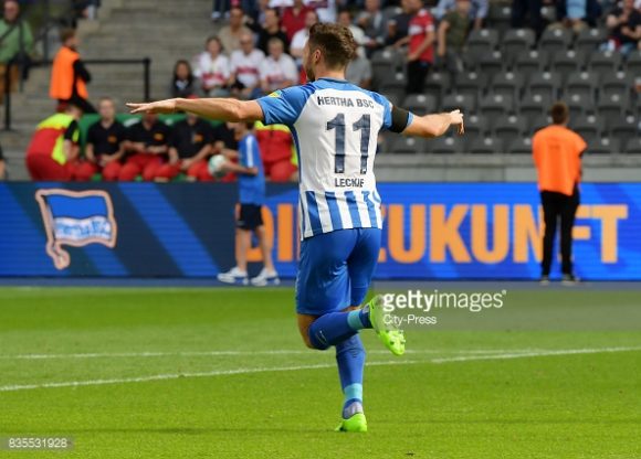 O atacante Mathew Leckie marcou os dois gols da vitória do Hertha Berlin sobre o Stuttgart, na 1ª rodada da Bundesliga 2017/18.