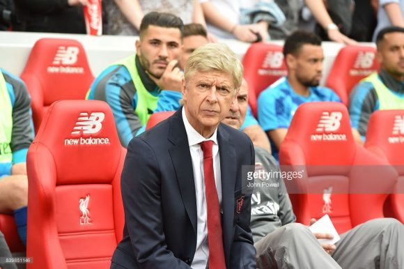 O treinador Arsene Wenger vive dias de extrema turbulência no Arsenal.
