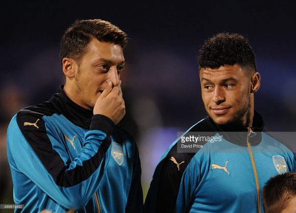 Alex Oxlade-Chamberlain e Mesut Ozil, podem ser os próximos a deixarem o Arsenal nas próximas horas. 