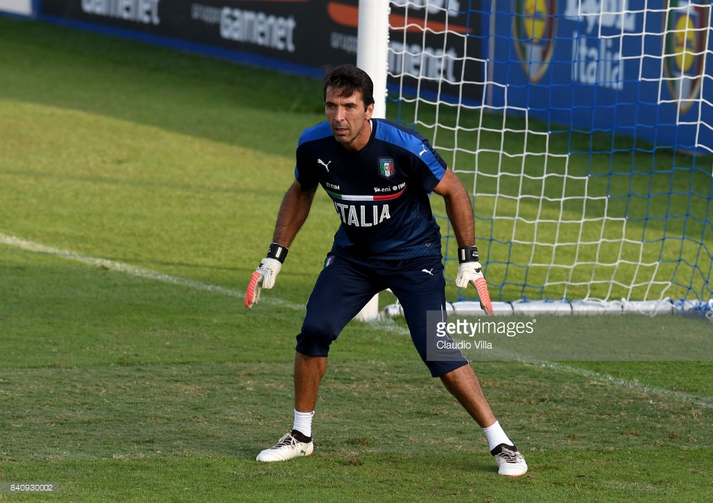 A Itália da lenda Gianluigi Buffon, não perde uma partida válida por Eliminatórias (incluindo Eurocopa e Copa do Mundo), desde 2006. No toal, são 56 jogos de invencibilidade da Azzurra.