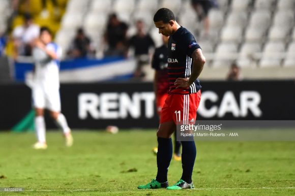 O holandês Memphis Depay lamenta o 