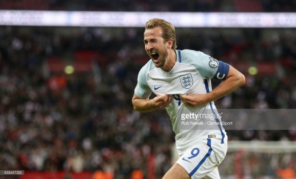 O atacante Harry Kane, é o atual artilheiro da Premier League com 11 gols em oito jogos disputados. Além disso, o camisa 9 é também o artilheiro do English Team nas Eliminatórias.