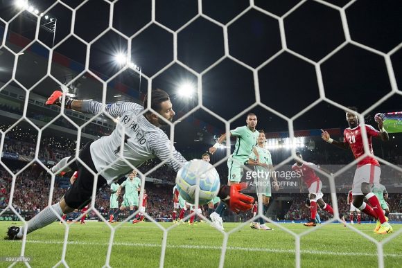 Na estreia de ambos nas Eliminatórias 2018, os suíços bateram os portugueses na Basileia por 2 a 0. No entanto, o craque Cristiano Ronaldo não esteve em campo nesta partida.