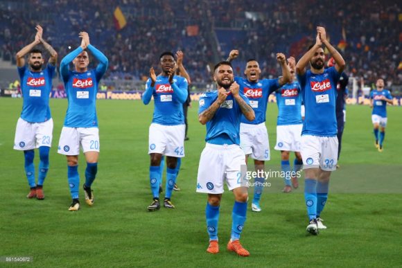 Os jogadores do Napoli comemoraram bastante o incrível triunfo sobre a Roma, que no final das contas valeu a liderança do Calcio.