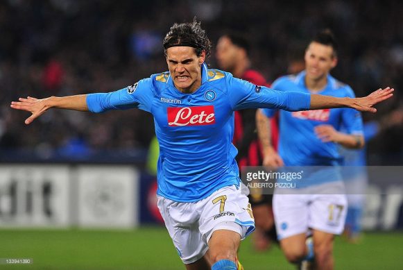 O uruguaio Edinson Cavani foi o autor dos dois gols do Napoli, no último encontro entre os dois times.