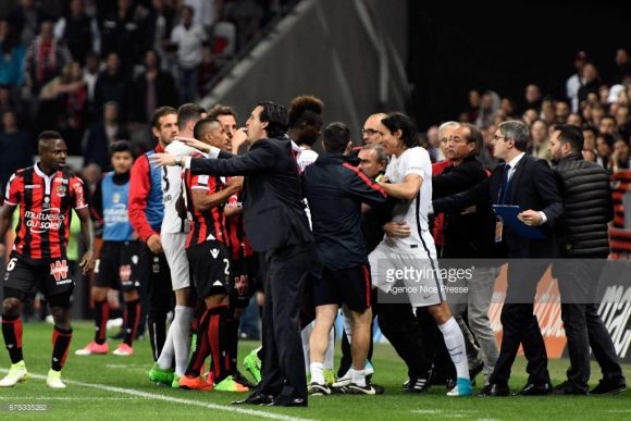 Mario Balotelli e Edinson Cavani se estranharam no último encontro entre PSG x Nice. 