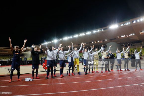 Jogadores do RB Leizig comemoram a vitória por 4 a 1 sobre o Monaco, em pleno estádio Luis II, resultado este, que culminou com a precoce eliminação do time monegasco da Champions League.