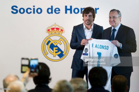 Fernando Alonso: O asturiano Fernando Alonso, bicampeão mundial da Fórmula 1, é torcedor do Real Madrid. Sua paixão pelo conjunto madridista é tão grande, que ele recebeu das mão do presidente do clube, Florentino Pérez, o título de sócio honorário dos Blancos.