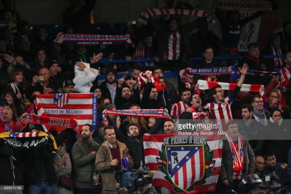 Como não poderia deixar de ser, os torcedores colchoneros marcaram presença no Stamford Bridge, e mesmo em total minoria, fizeram mais barulho do que os torcedores dos blues. 