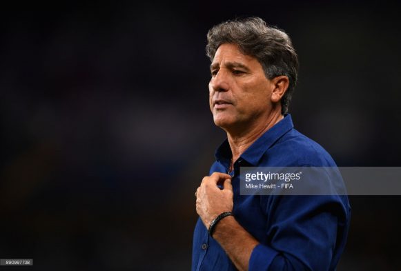 A lenda: contestado por muitos, Renato Portaluppi é a única figura no planeta, a vencer a Copa Libertadores dentro e fora das quatro linhas, logo, sua qualidade é incontestável. 
