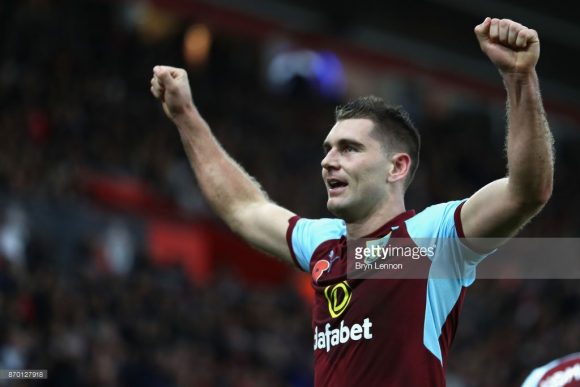 Sam Vokes jogará contra o Manchester United.