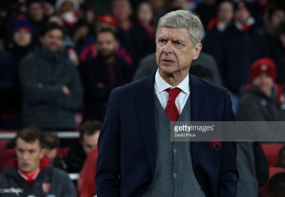 Arsène Wenger pressionado.