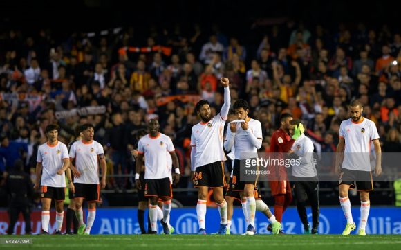 A última visita do Real Madrid a Valencia não foi nada boa, pois os anfitriões bateram os visitantes por 2 a 1.