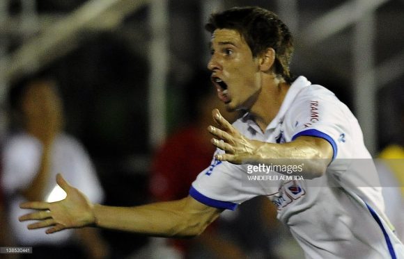 O volante Santiago Romero foi o destaque do Nacional nos dois duelos frente a Chapecoense.