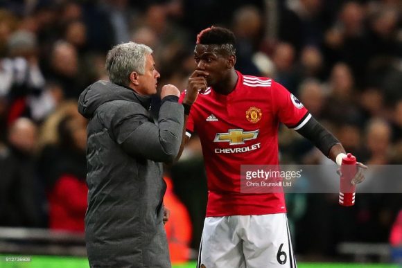 A relação entre José Mourinho e Paul Pogba literalmente sucumbiu.