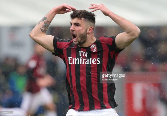 A grata revelação Patrick Cutrone (foto), é o artilheiro do Milan na Copa da Itália com 7 gols marcados. Não à toa, o atacante de 20 anos de idade vem deixando o português André Silva no banco de reservas. 