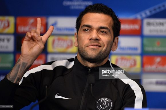 O brasileiro Daniel Alves está confiante na virada do PSG sobre o Real Madrid. 