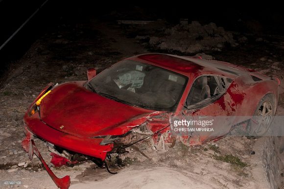 Em 2015, Arturo Vidal bateu sua Ferrari depois de ter bebido alguns drinques a mais no Cassino Moticello, em Santiago.