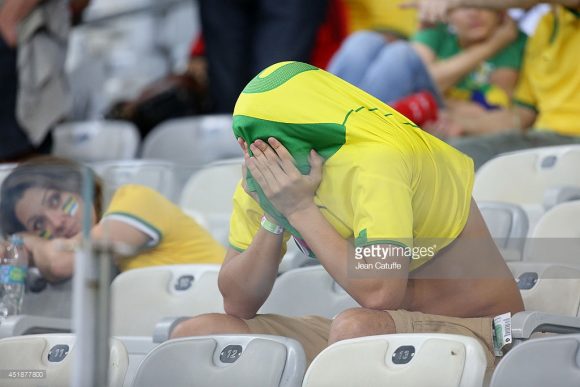 A derrota por 7 a 1, em pleno estádio Mineirão, nas semifinais da Copa de 2014, foi sem sombra de dúvidas o maior vexame da história da seleção do Brasil, e ficará para sempre marcada na memória dos brasileiros e alemães.