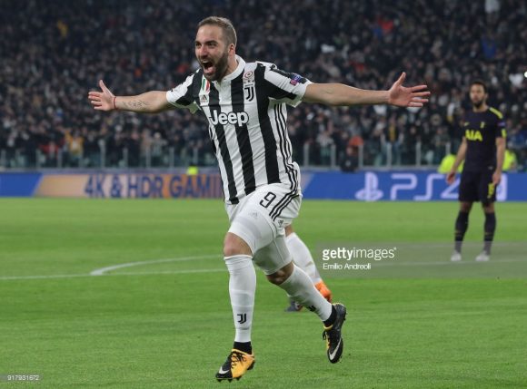 Autor de dois gols no jogo de ida contra o Tottenham, o argentino Gonzalo Higuaín era dúvida para o jogo de volta no estádio de Wembley, mas para a alegria dos torcedores biancocelestis, o atacante está 100% recuperado da lesão no tornozelo.
