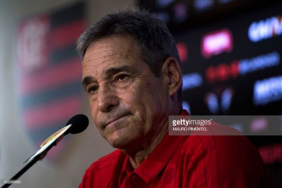 Contratado em janeiro para ser coordenador do Flamengo, Paulo César Carpegiani aceitou quebrar o galho como treinador da equipe após a inesperada saída de Reinaldo Rueda, e pelo jeito, se deu mal.