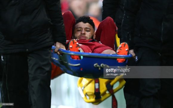 Alex Oxlade-Chamberlain se lesionou gravemente no jogo de ida contra a Roma. Infelizmente o meia perderá as partidas finais da Champions League e a Copa do Mundo, aonde ele defenderia a seleção inglesa.