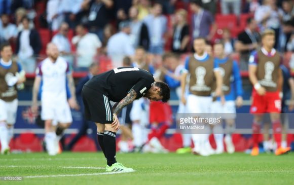 Por incrível que pareça, o destaque negativo da Argentina foi justamente o meia Lionel Messi, principal jogador da Albiceleste, que desperdiçou uma penalidade aos 19 minutos da segunda etapa.